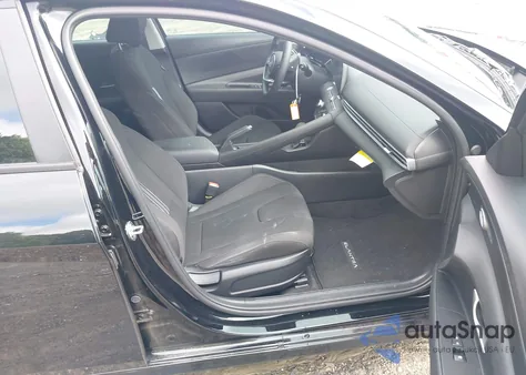 2024 Hyundai Elantra Sel z USA, uszkodzony, nr VIN KMHLM4DG0RU833010